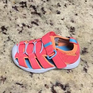 Bullfrog size 5m toddler shoes